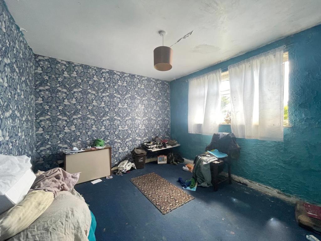 Lot: 42 - SEMI-DETACHED HOUSE FOR IMPROVEMENT - Bedroom three